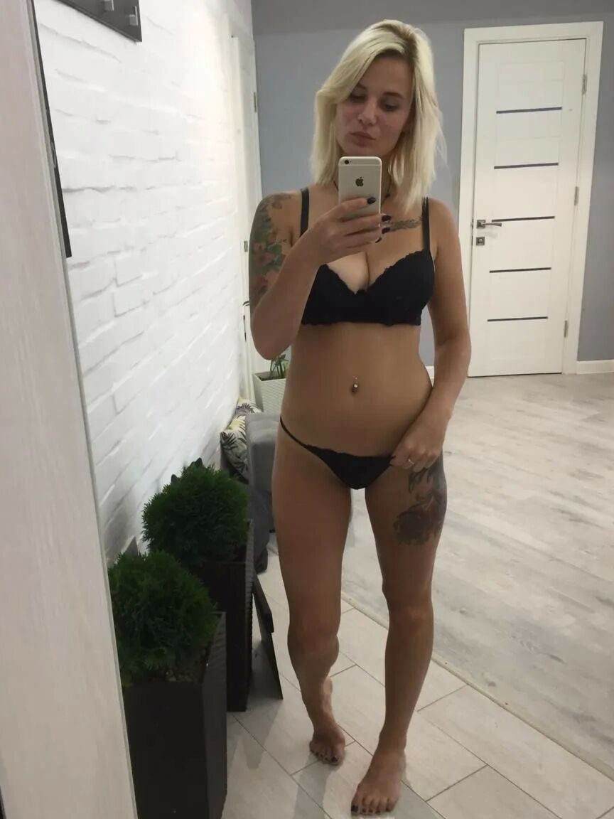 Plump beauty likes to show off her ass