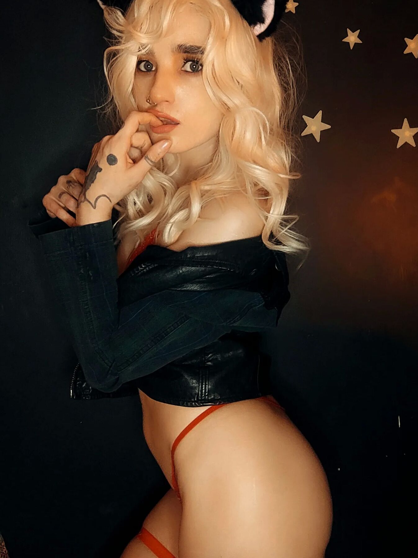 Blonde babe in lingerie and naked, pornstar-vibe