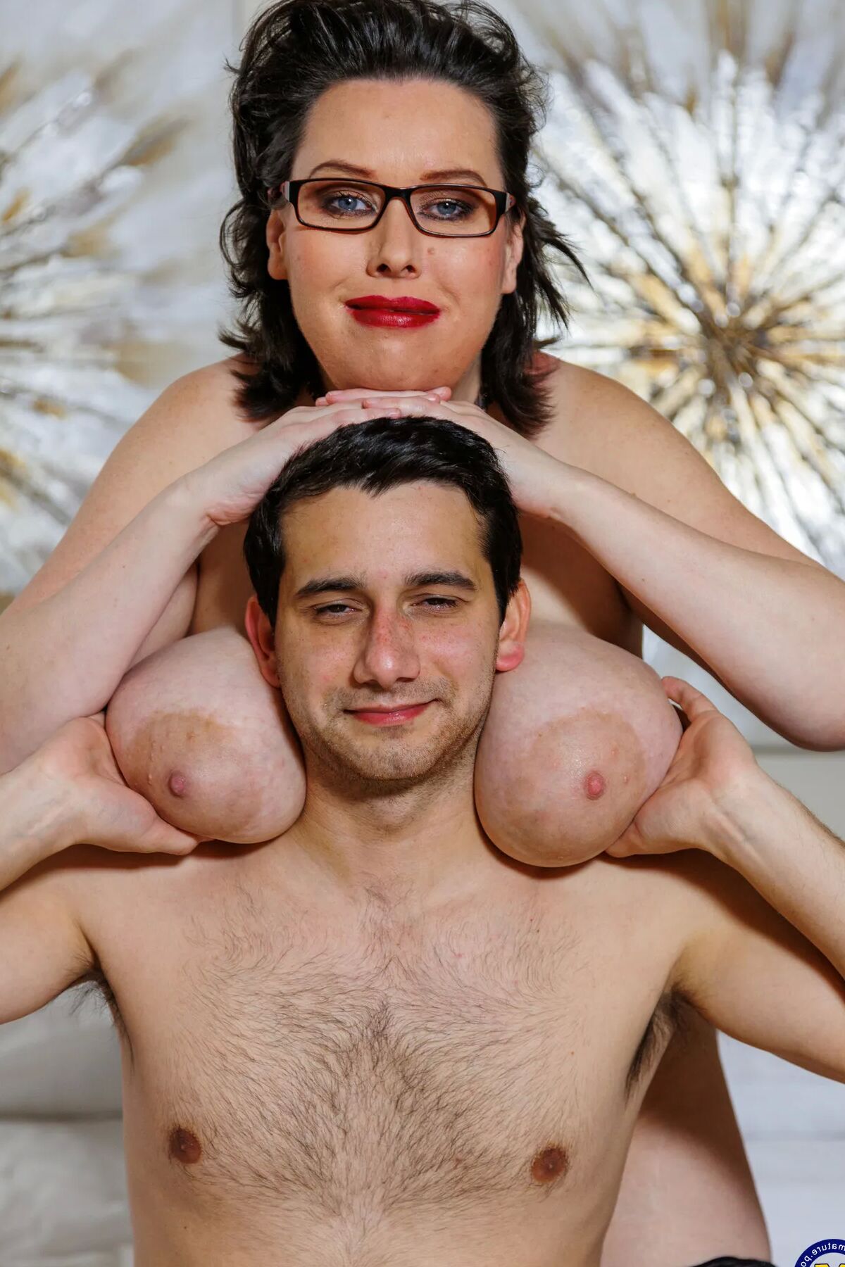 Big breasted natural mature wife seduce young delivery guy