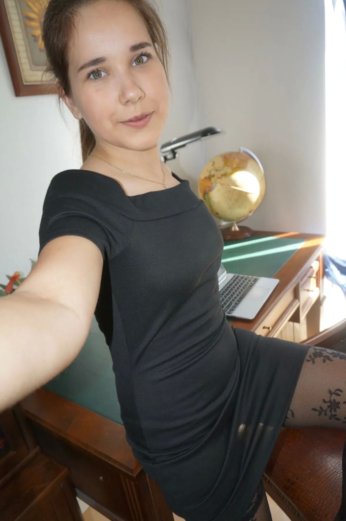 Long-haired teen loves to pose and take nudes