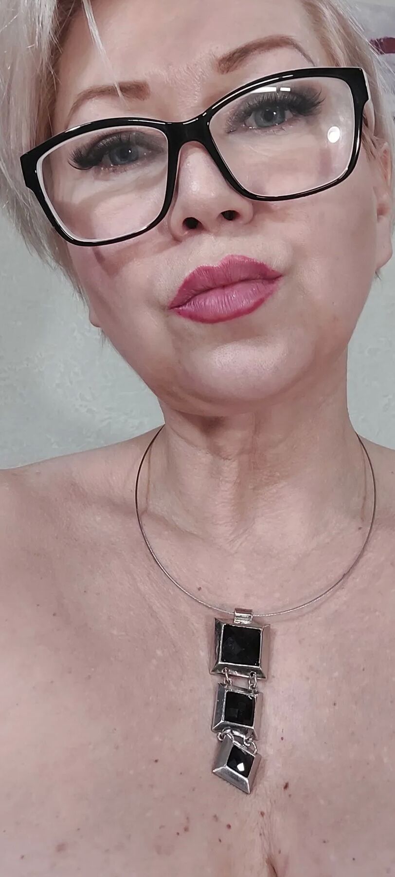 Busty Aimee Hot MILF & dildo in her asshole... )))