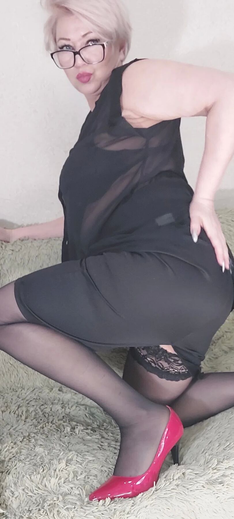 Busty Aimee Hot MILF & dildo in her asshole... )))