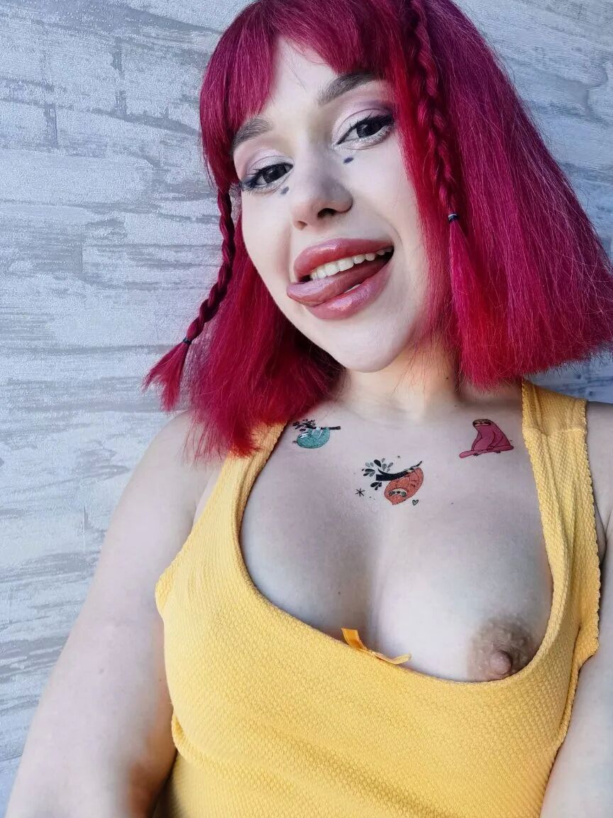 Redhead amateur teen beuty! Small tits, big clit, firm ass!