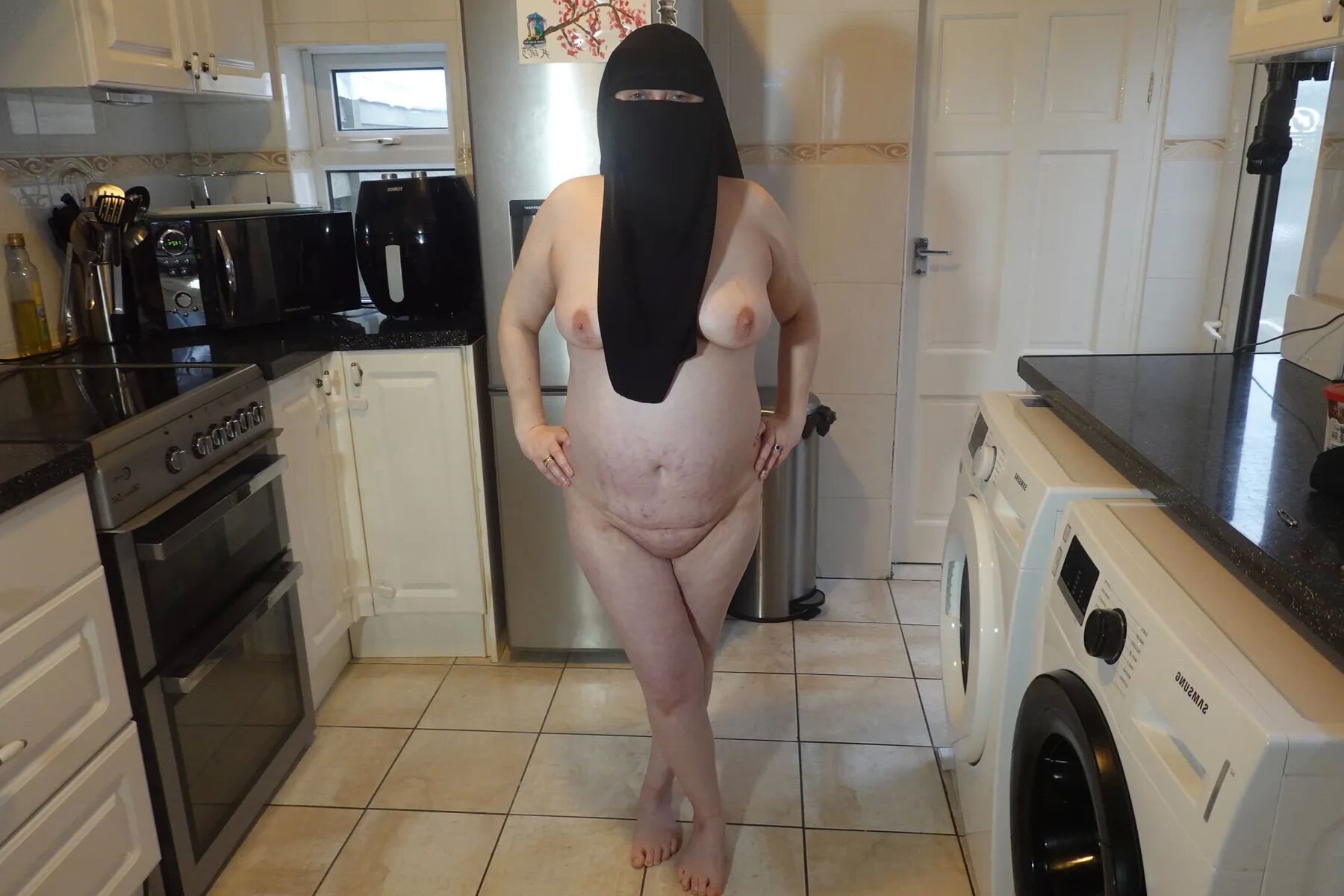 Posing fully nude in Niqab