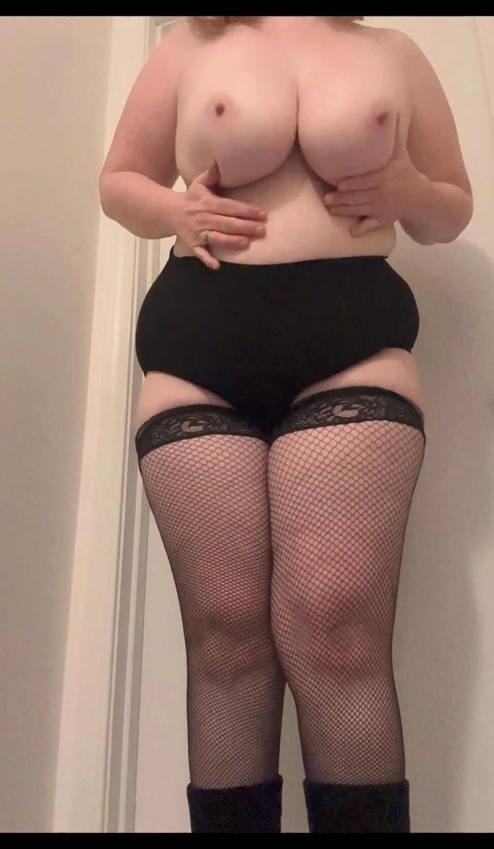Slutty neighbor wants to play
