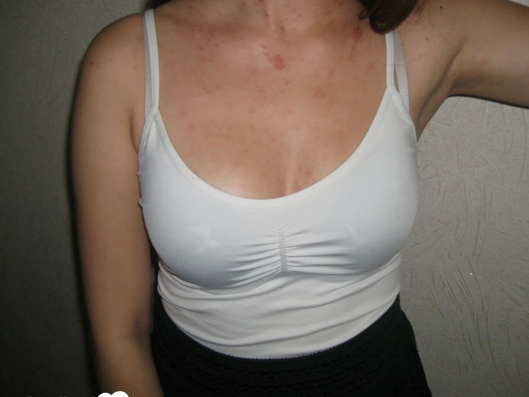 Kinky girlfriend in stockings displaying her amazing legs