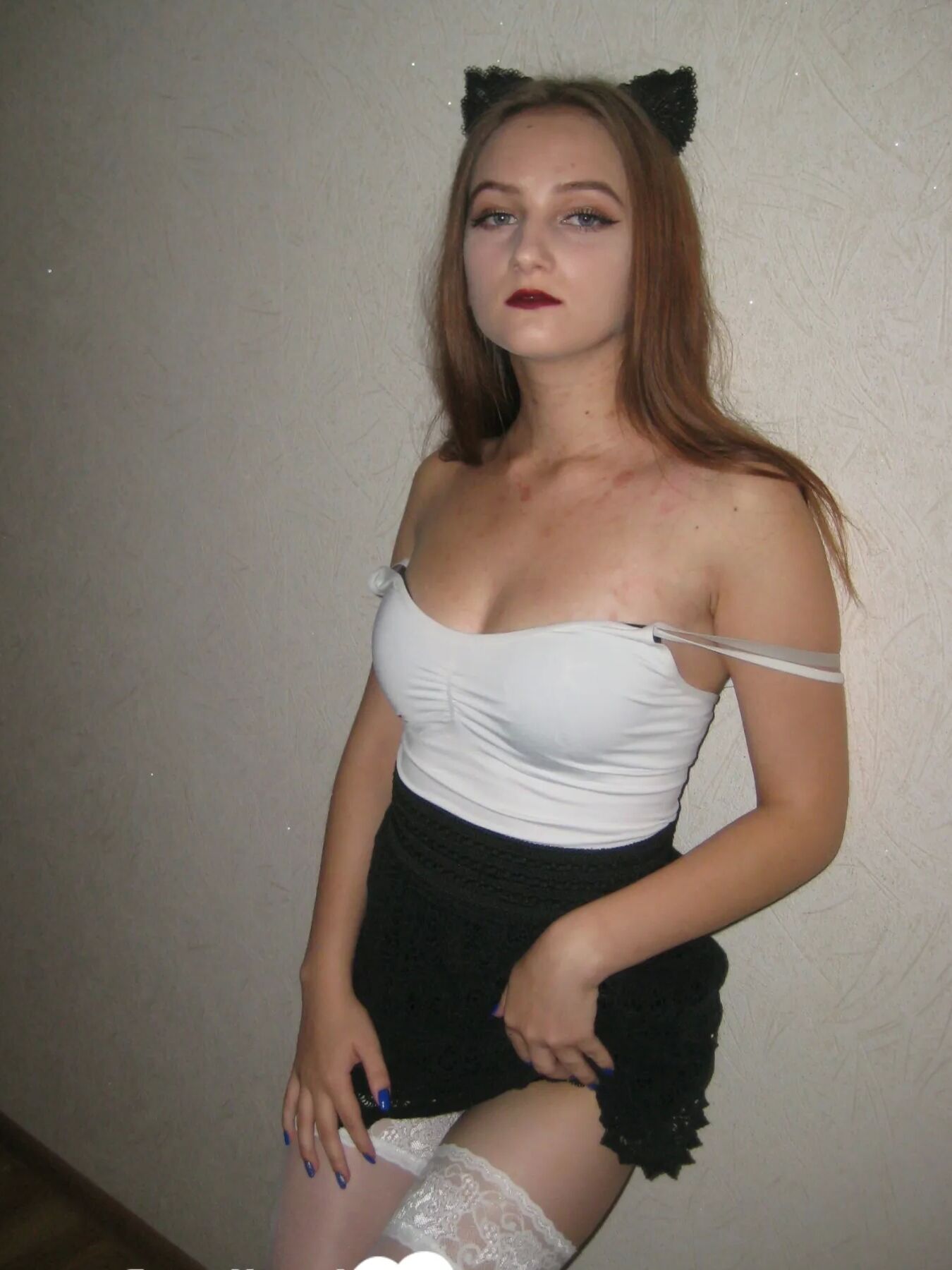 Kinky girlfriend in stockings displaying her amazing legs