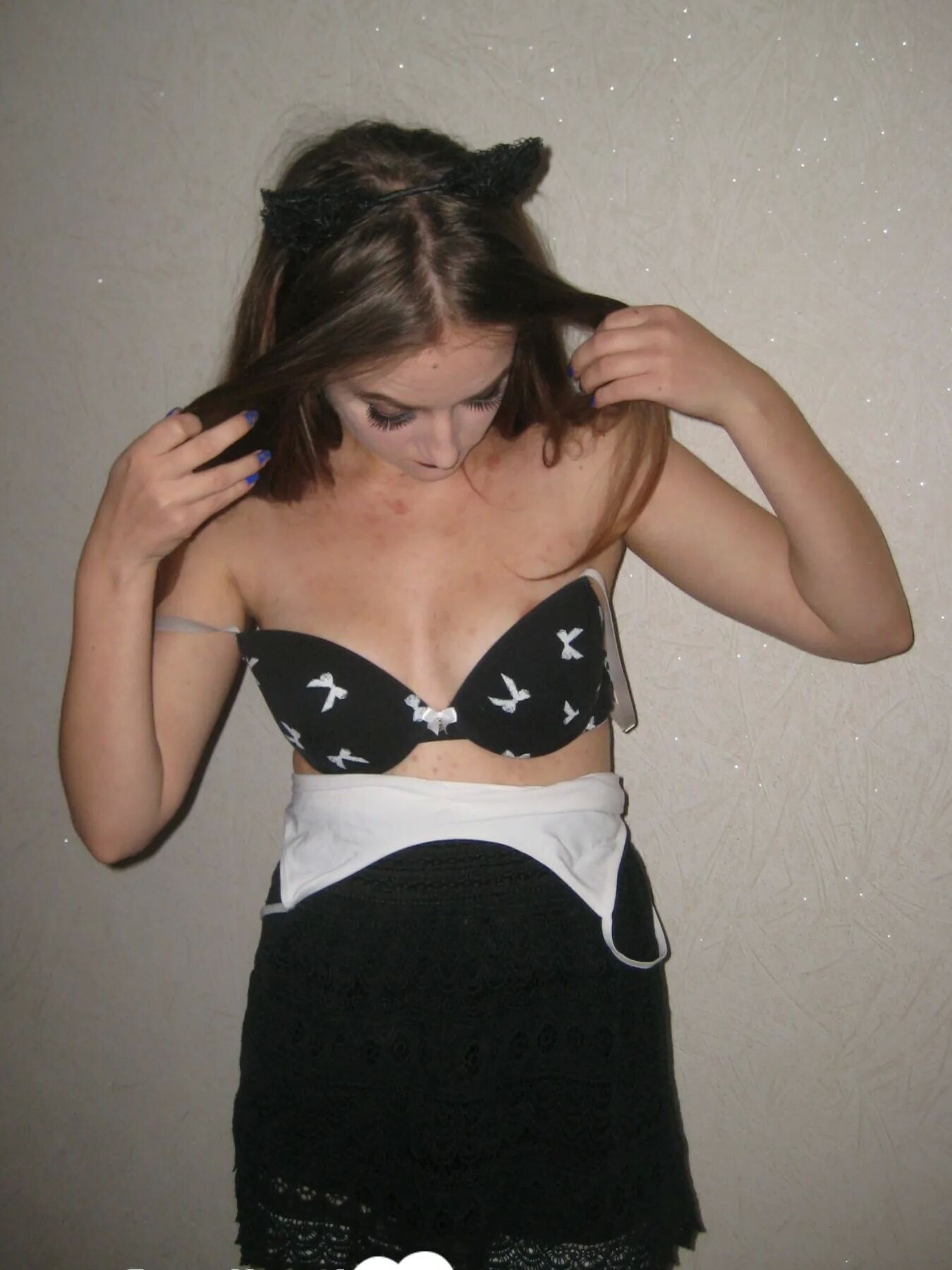 Kinky girlfriend in stockings displaying her amazing legs