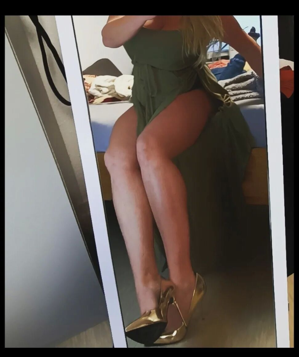 Legs.. Nylons..Heels..big boobs..hairy MILF