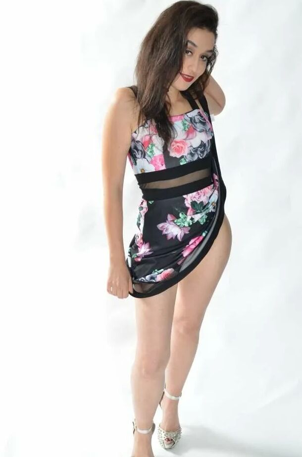 Photo shooting with turkish born Jasmin Babe in a colorful d