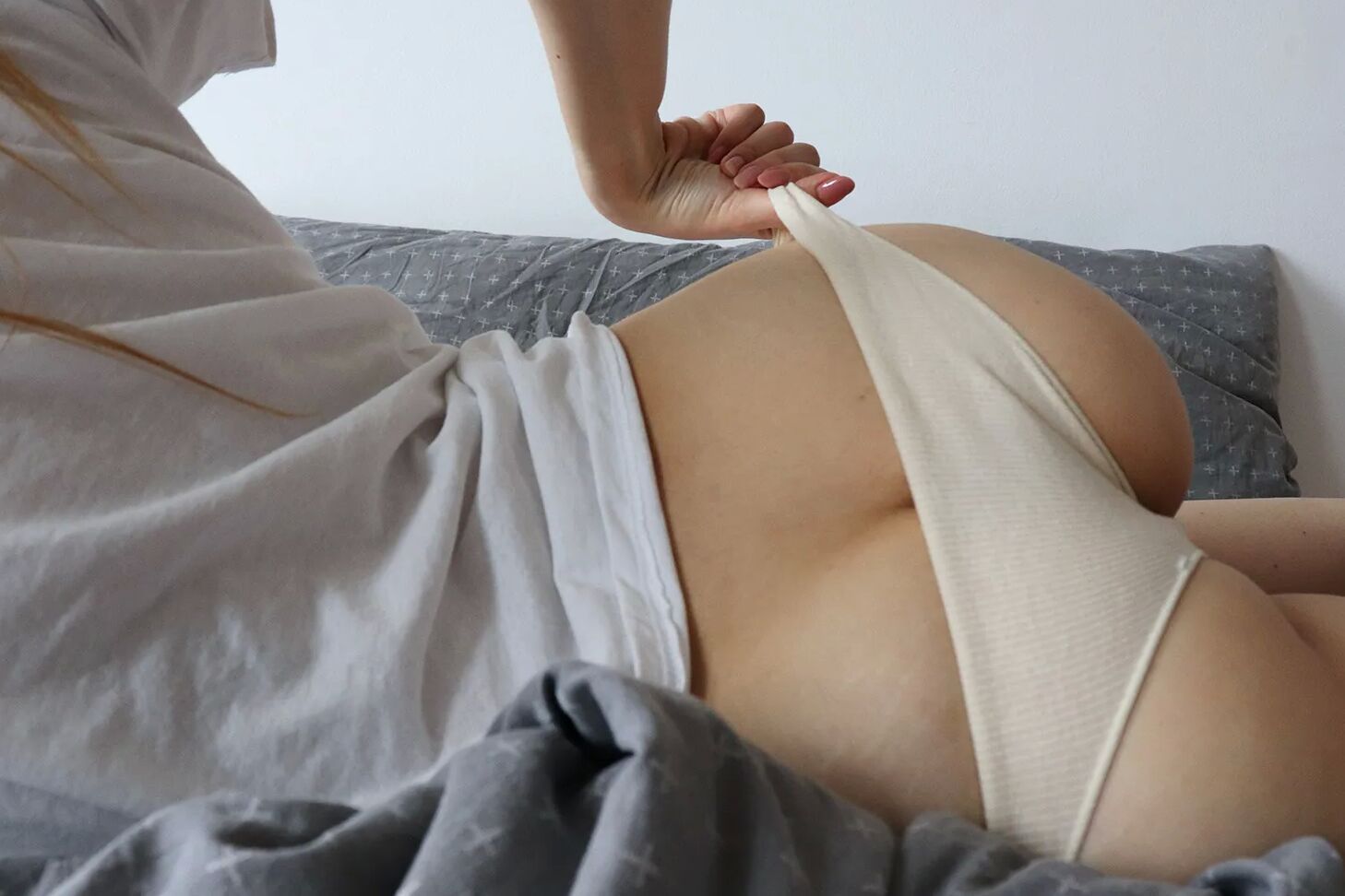 A naked home photo set