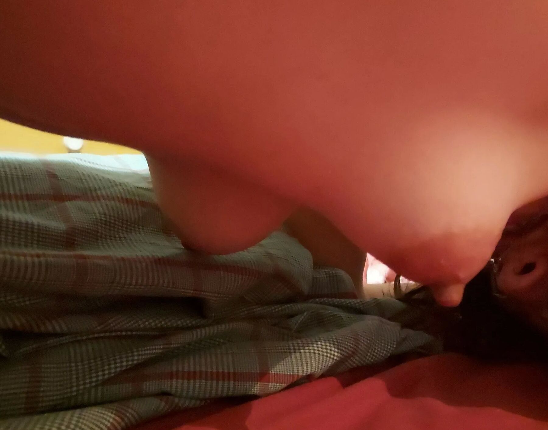 I like to show off my pussy and my ass...for gifted men