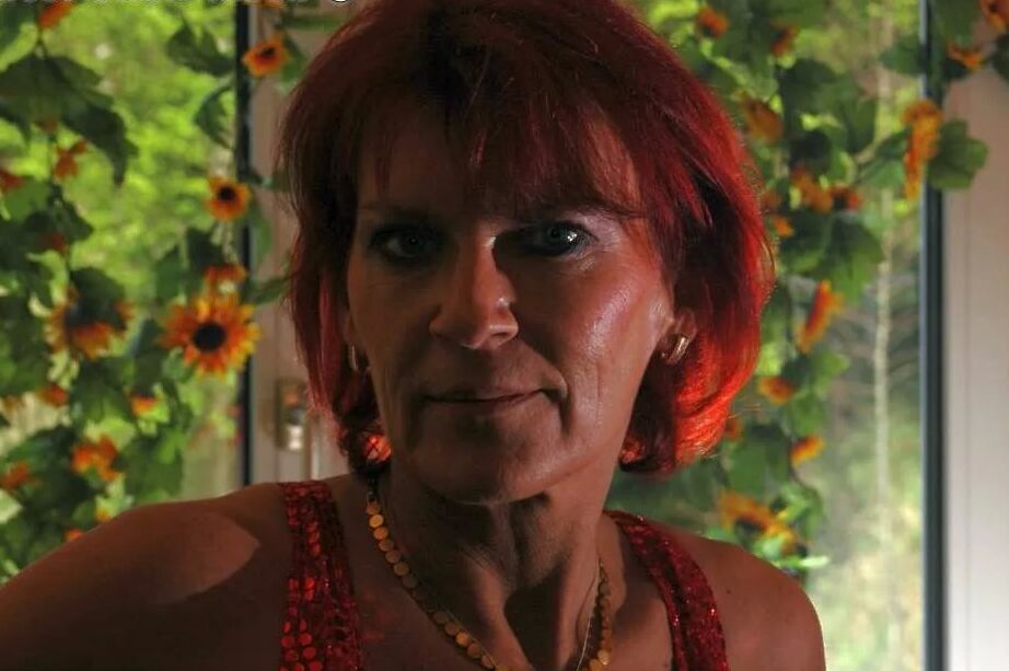 Photo shoot with german amateur redhead MILF Angela