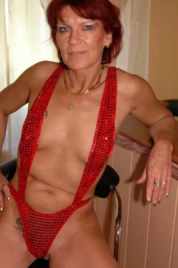 Photo shoot with german amateur redhead MILF Angela