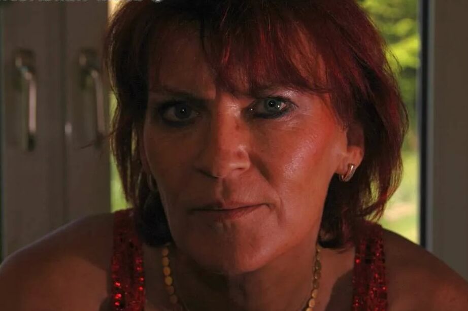 Photo shoot with german amateur redhead MILF Angela