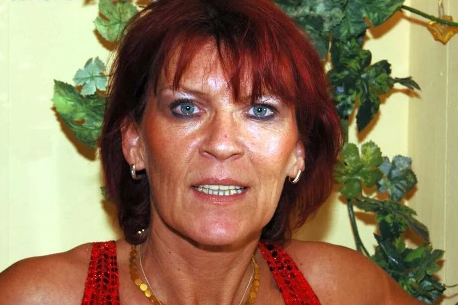 Photo shoot with german amateur redhead MILF Angela