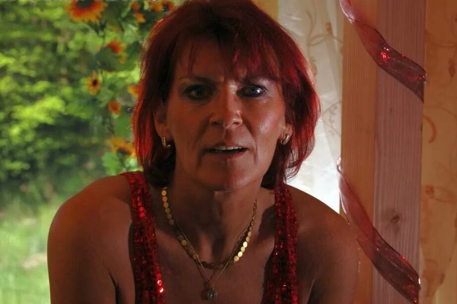 Photo shoot with german amateur redhead MILF Angela