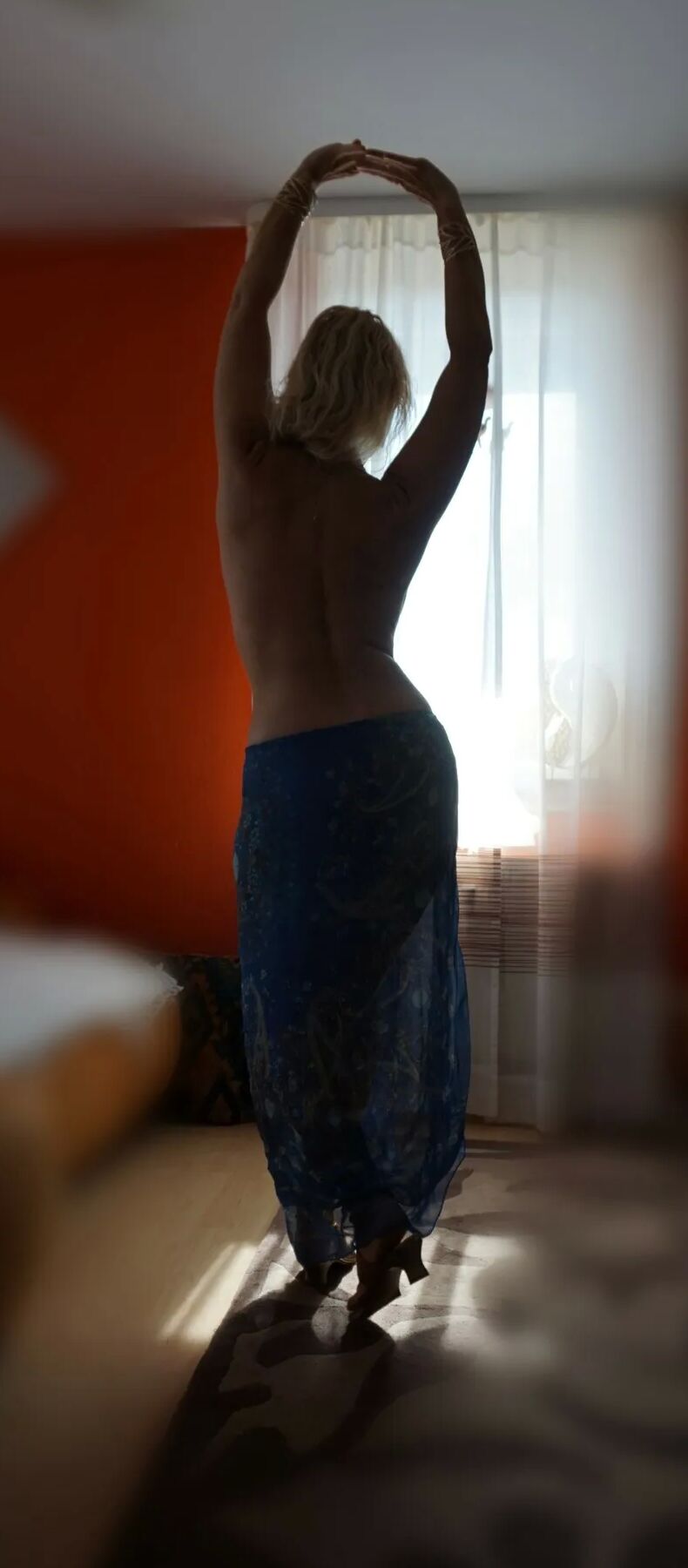 Selena's exiting posing