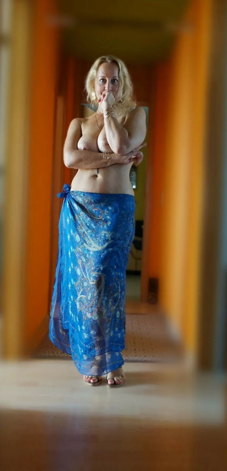 Selena's exiting posing