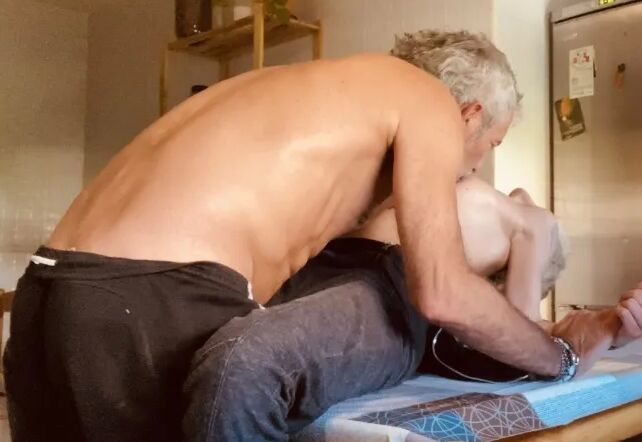 EATING PUSSY WHIT CREAM SPRAY ( by WILDSPAINCOUPLE )
