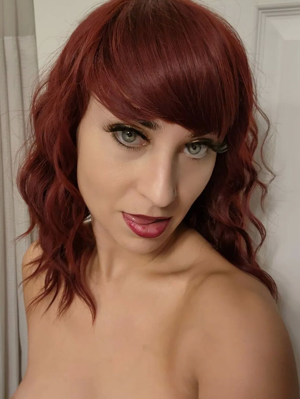 Lady DTF naked and nasty