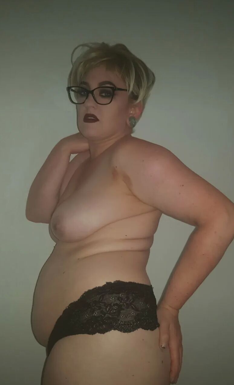 Chubby MILF Amy Leaf- Natural