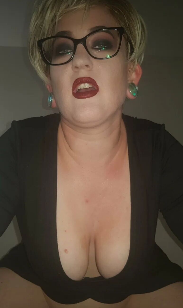 Chubby MILF Amy Leaf- Natural