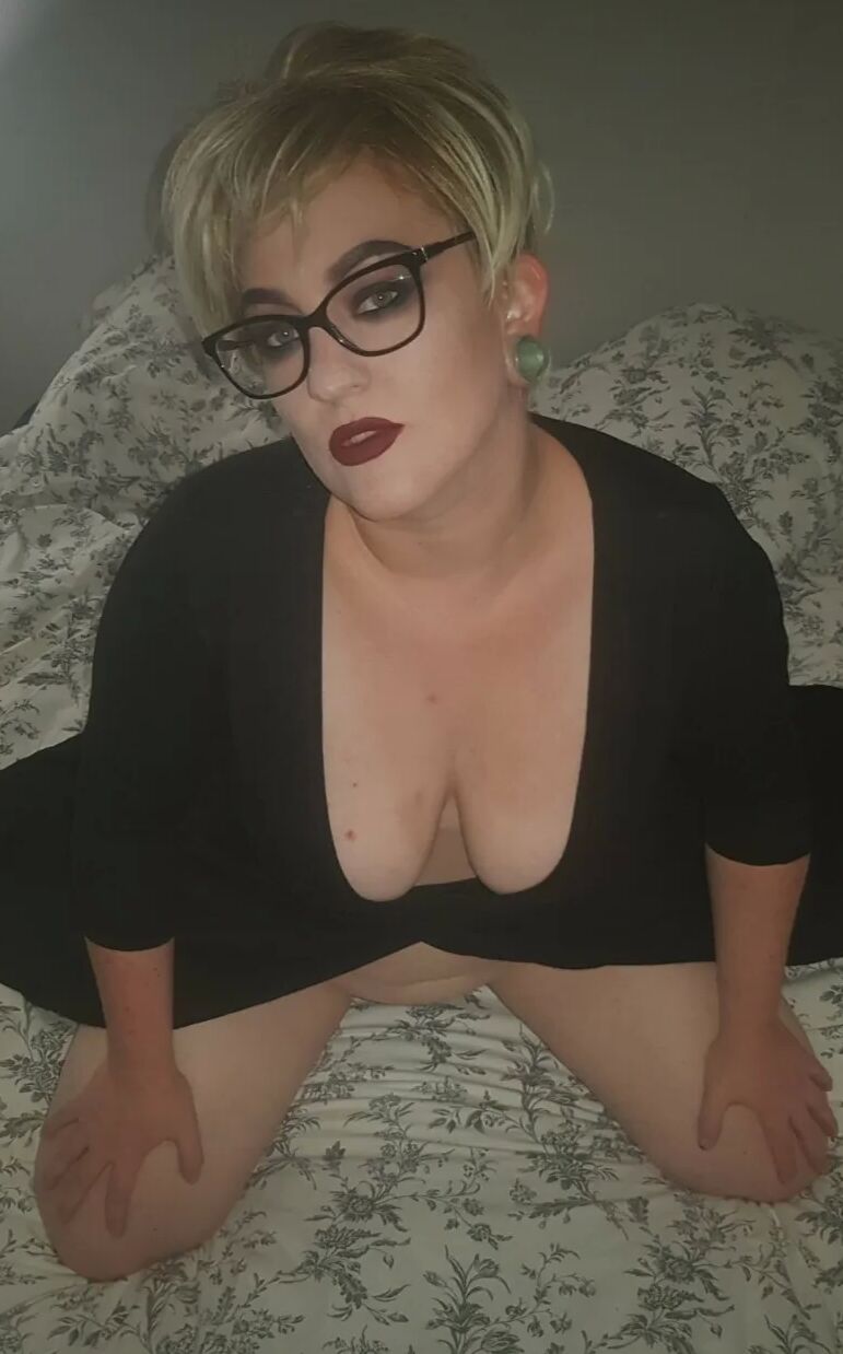 Chubby MILF Amy Leaf- Natural