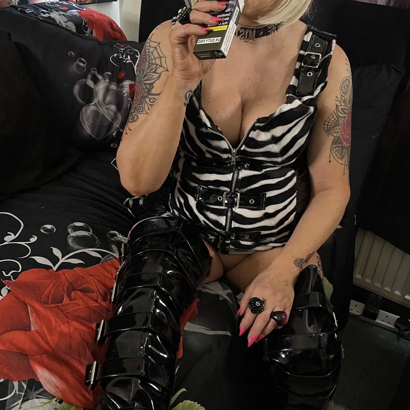 WHORE SHIRLEY AT HOME