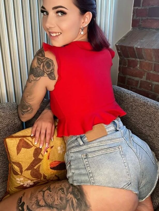Follow my free onlyFans