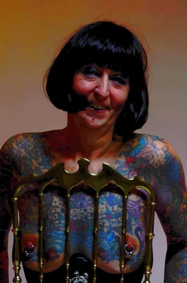 Photo shoot with full body tattooed MILF Cleo - 2