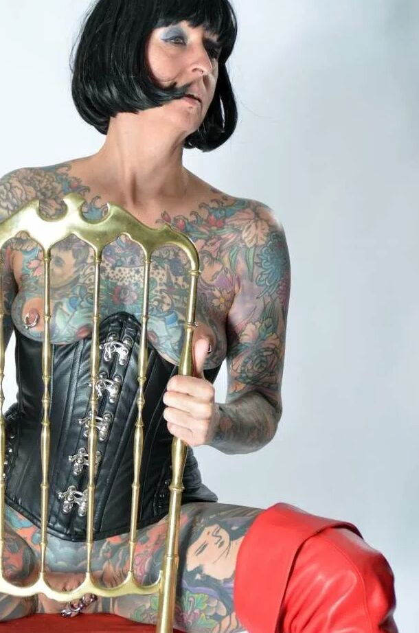 Photo shoot with full body tattooed MILF Cleo - 2