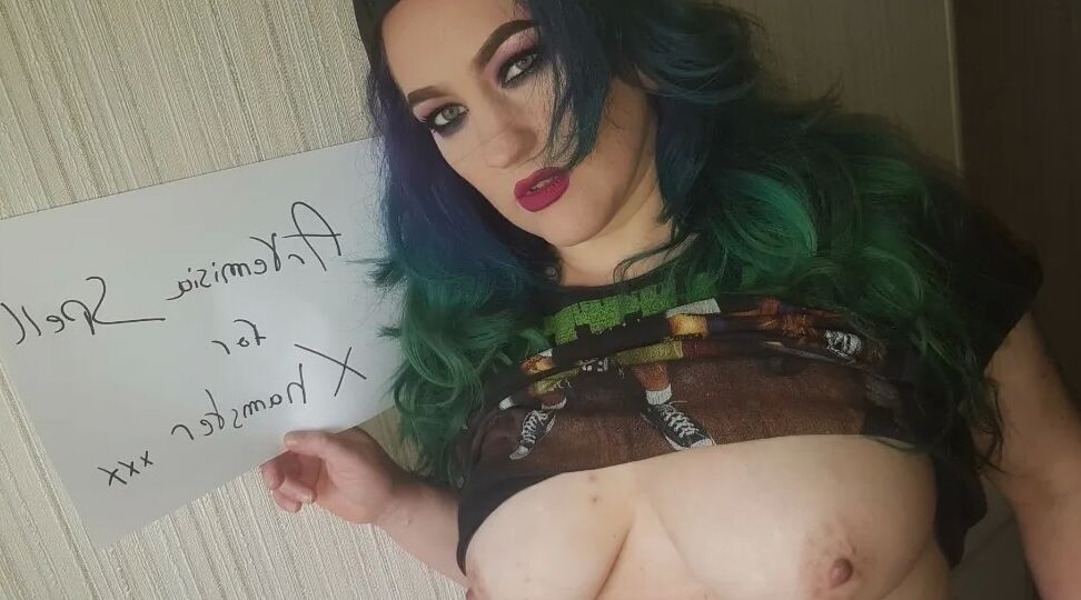 Chubby MILF Amy Leaf- Metalhead