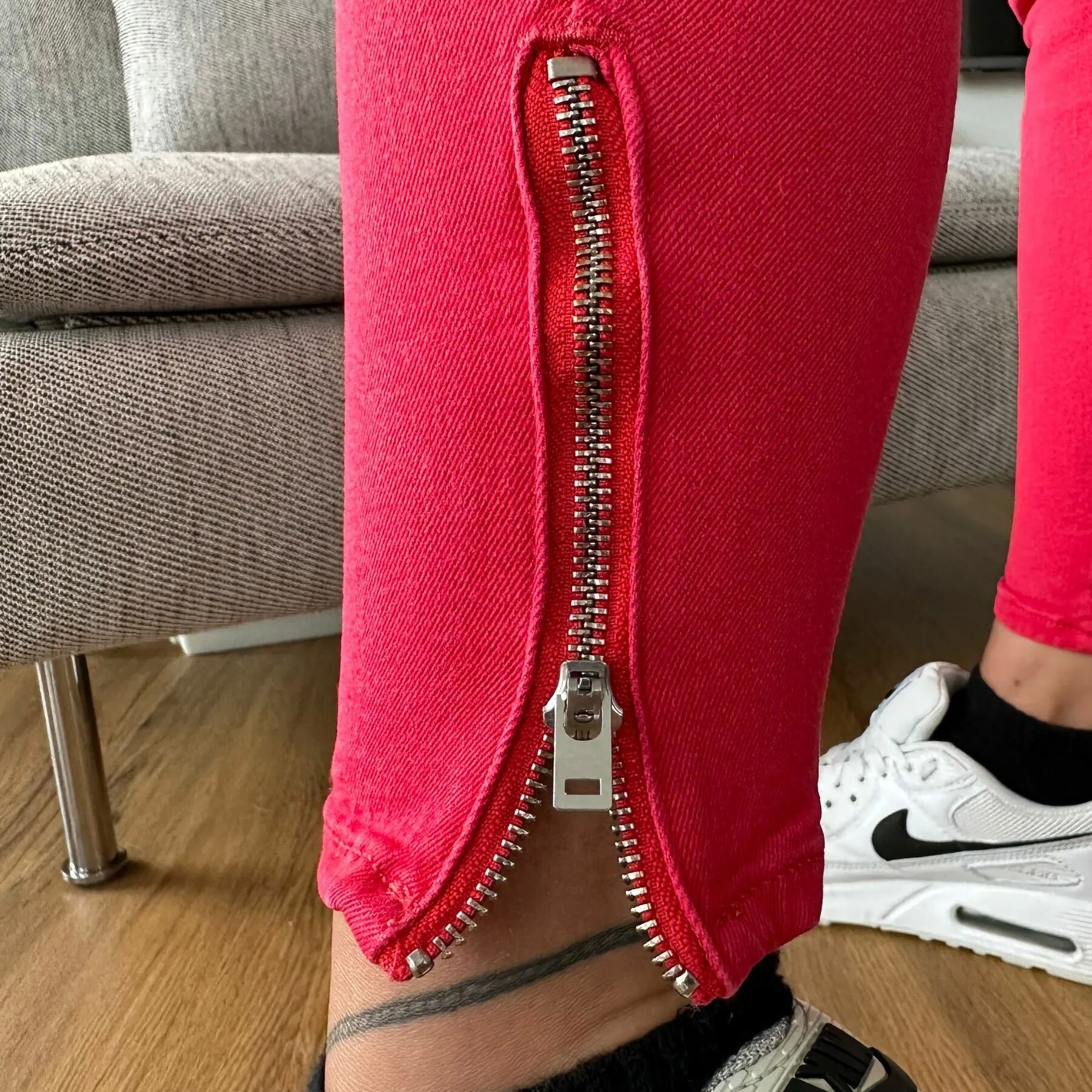 Lara CumKitten - Levi's Jeans in Rot