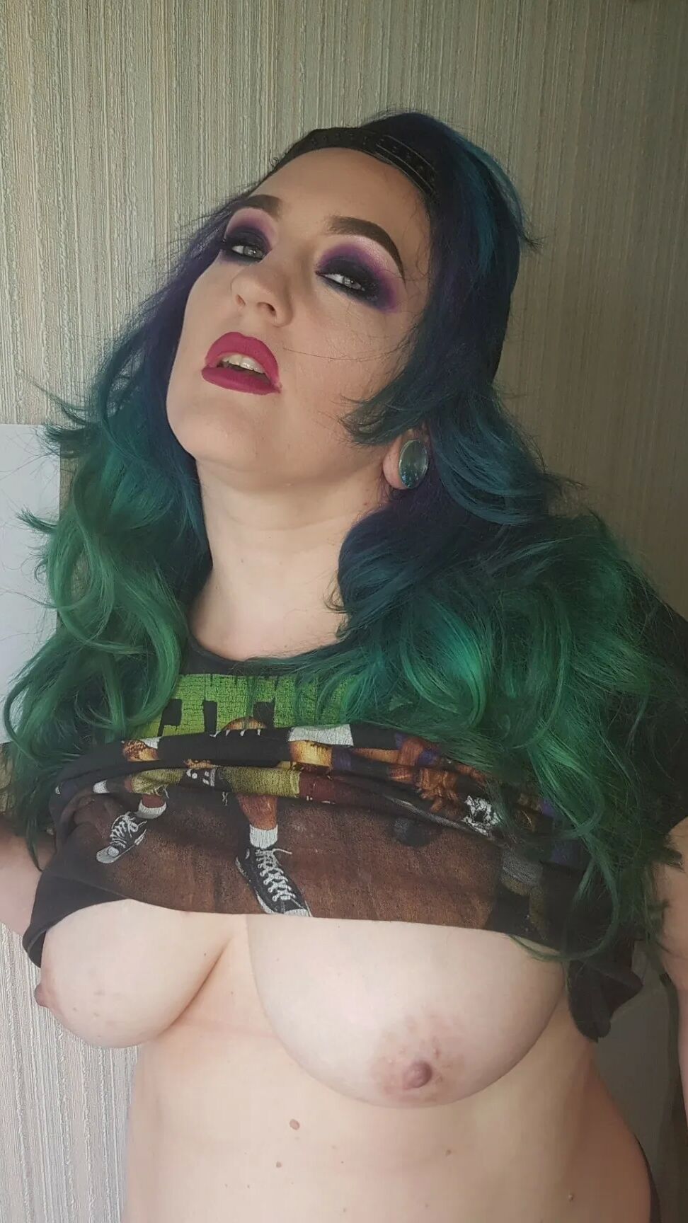 Chubby MILF Amy Leaf- Metalhead