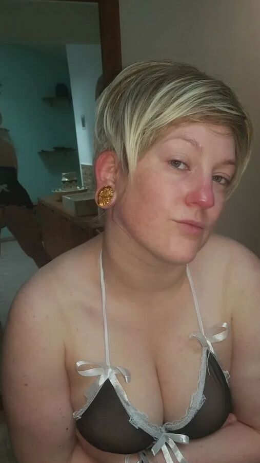 Chubby MILF Amy Leaf- Natural MILF