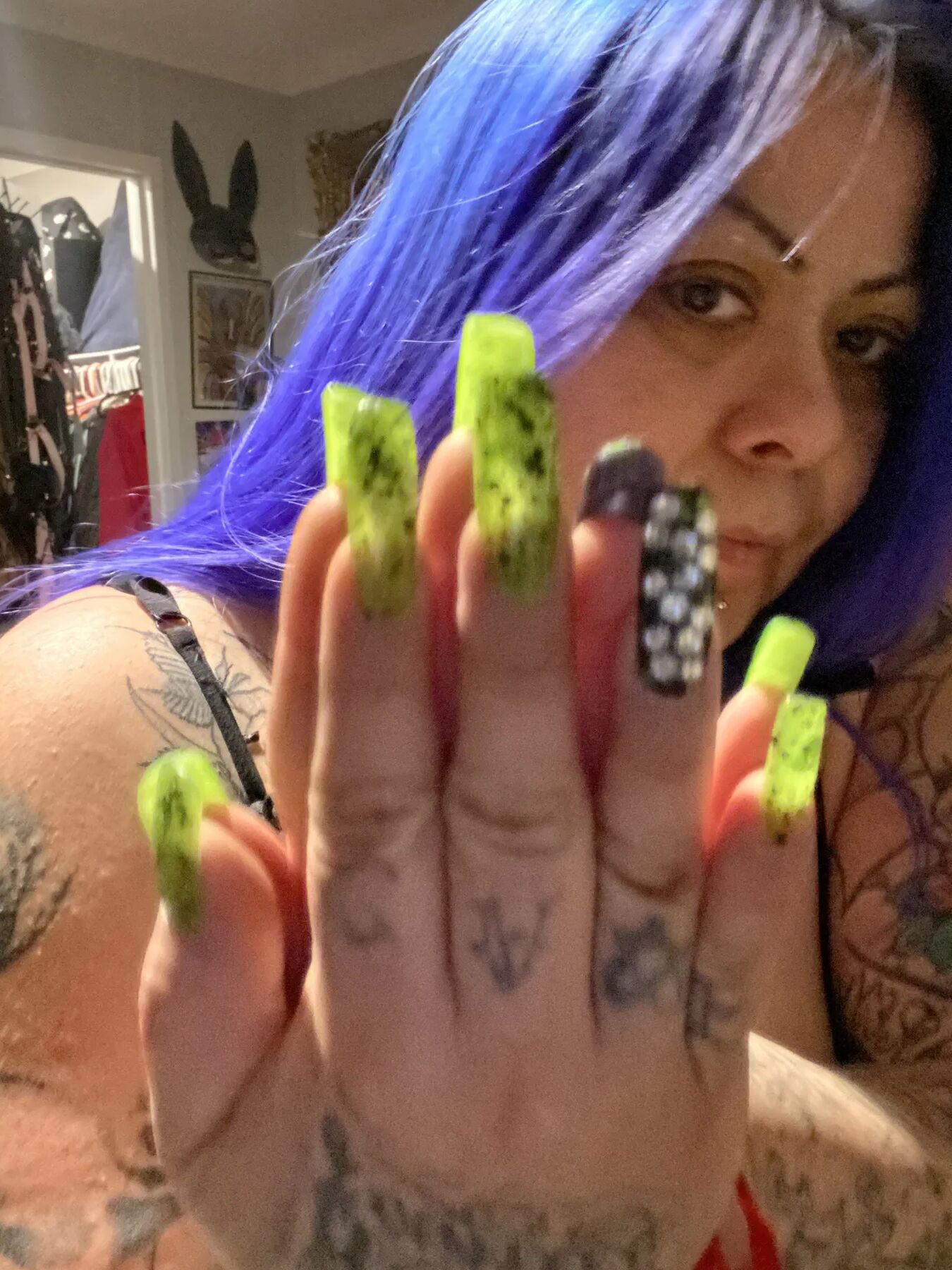 Nail fetish