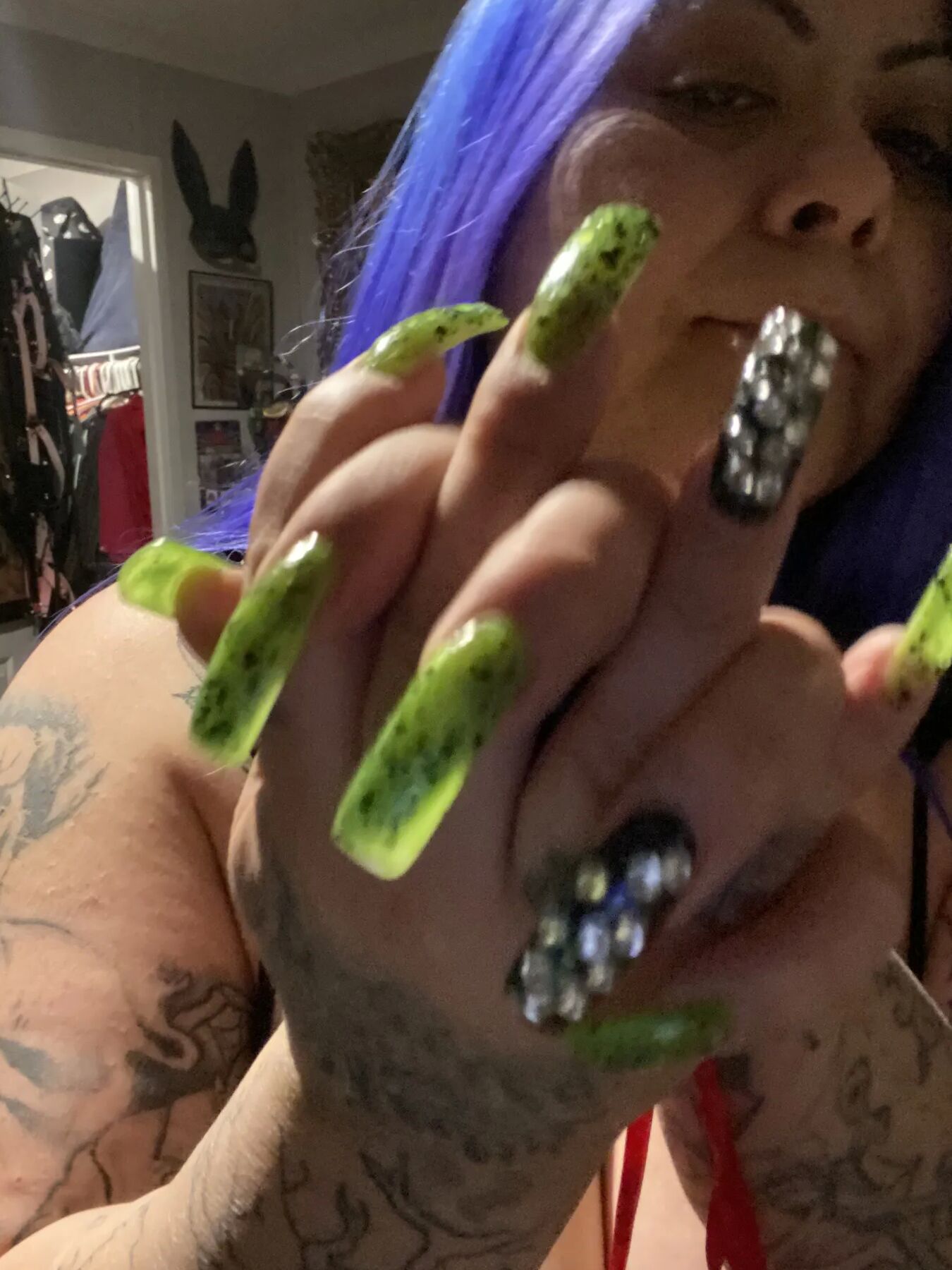Nail fetish