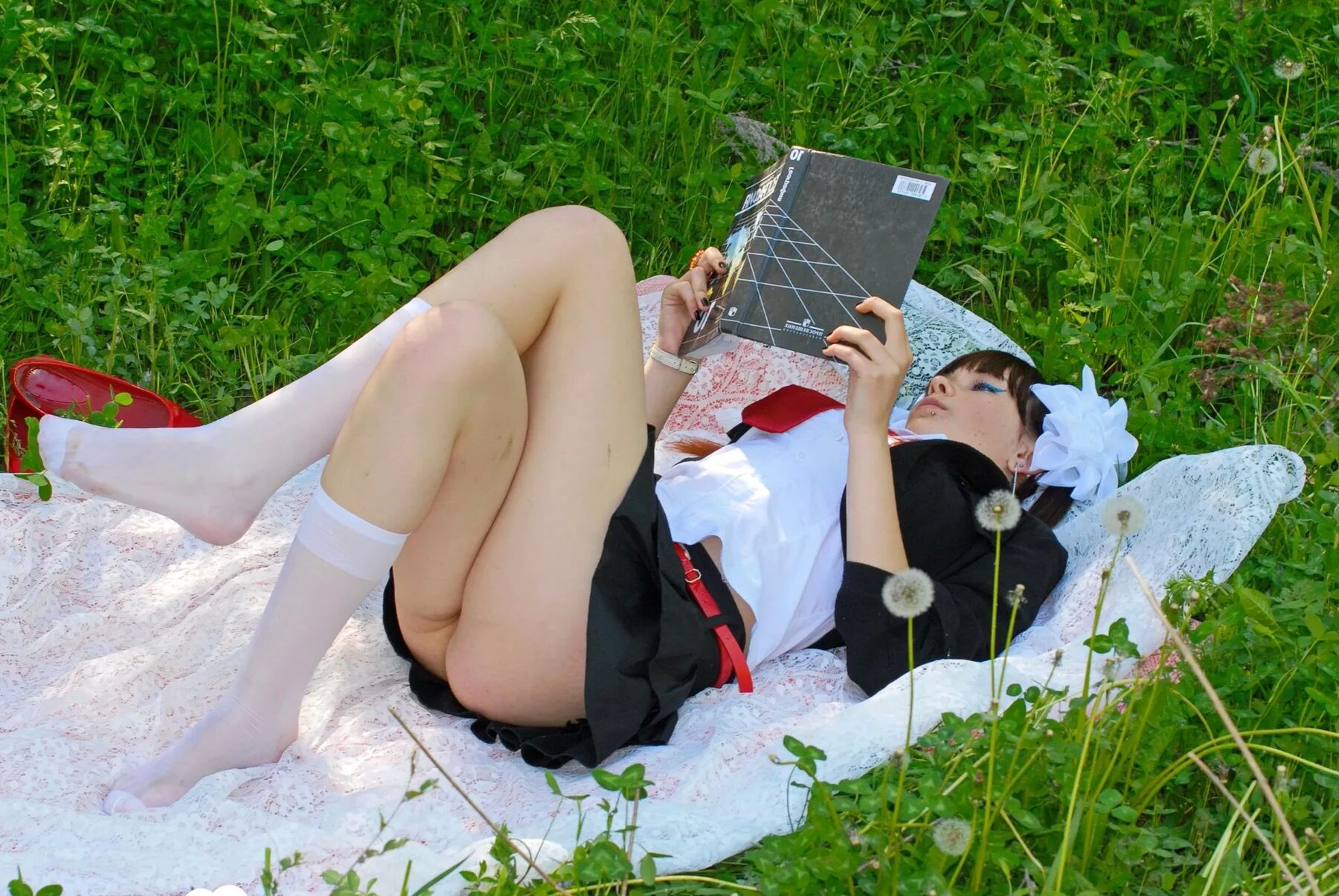 Schoolgirl turns a picnic into a teasing session