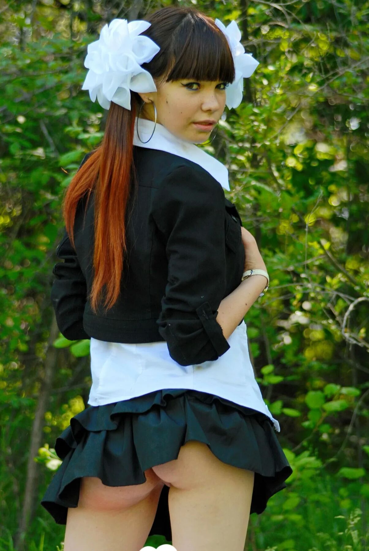Schoolgirl turns a picnic into a teasing session