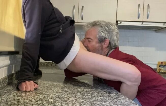 EATING PUSSY AND BLOWJOB IN THE KITCHEN (by WILDSPAINCOUPLE