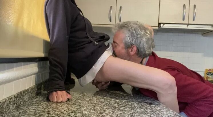 EATING PUSSY AND BLOWJOB IN THE KITCHEN (by WILDSPAINCOUPLE