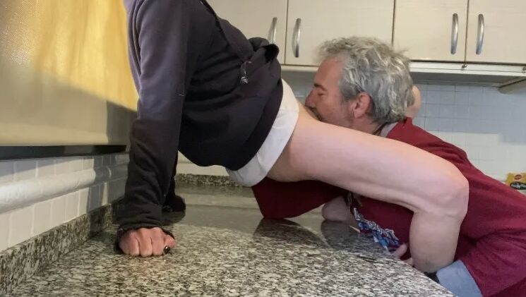 EATING PUSSY AND BLOWJOB IN THE KITCHEN (by WILDSPAINCOUPLE