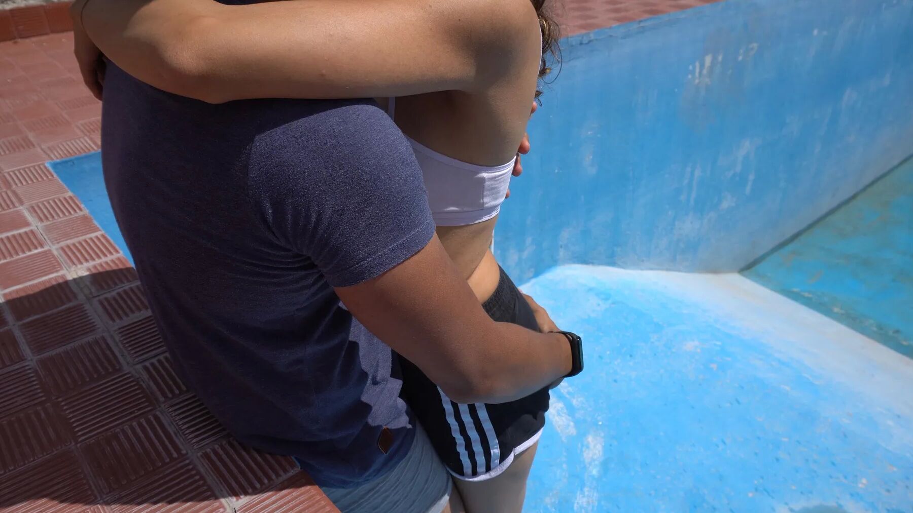 I fuck my stepsister while we fill the pool