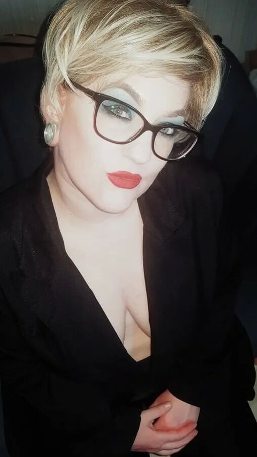 Chubby MILF Amy Leaf- Blonde bad