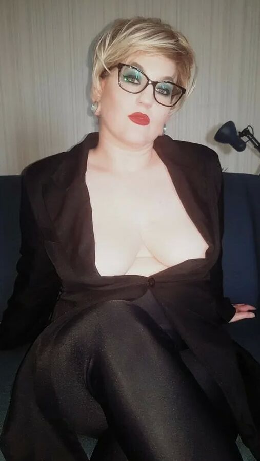 Chubby MILF Amy Leaf- Blonde bad