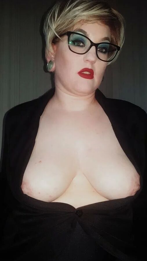 Chubby MILF Amy Leaf- Blonde bad