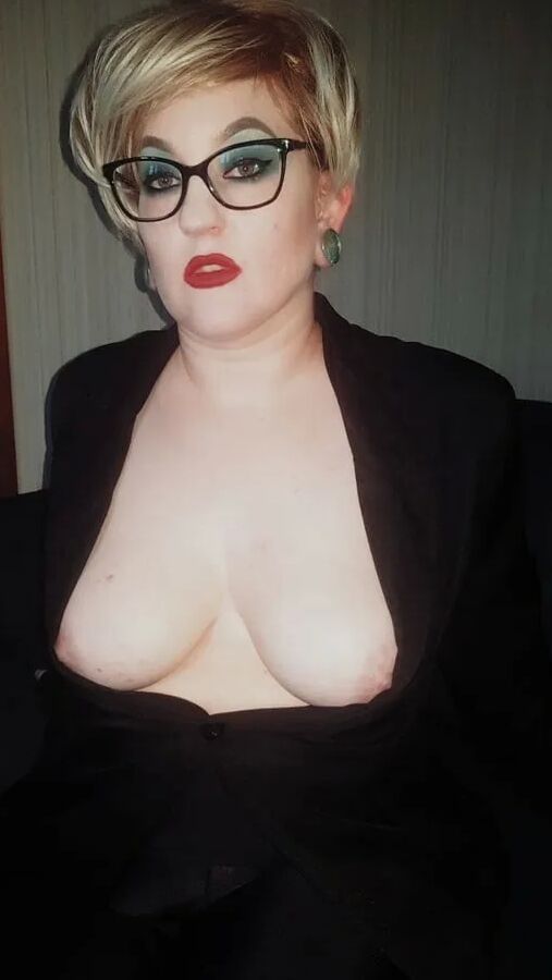 Chubby MILF Amy Leaf- Blonde bad