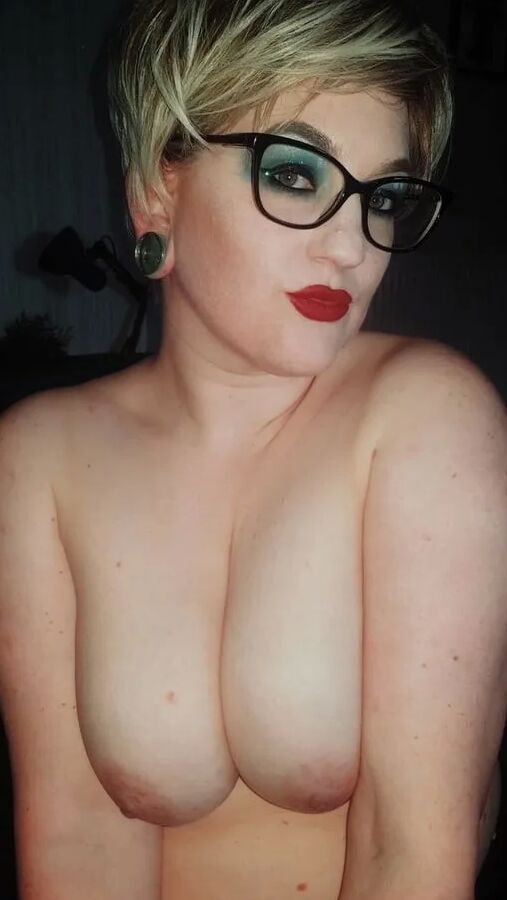 Chubby MILF Amy Leaf- Blonde bad