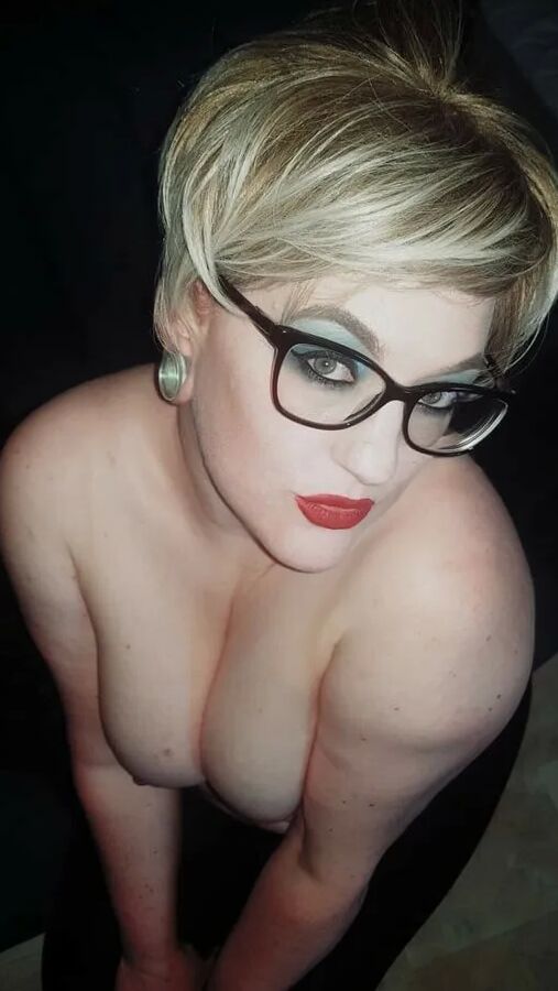 Chubby MILF Amy Leaf- Blonde bad